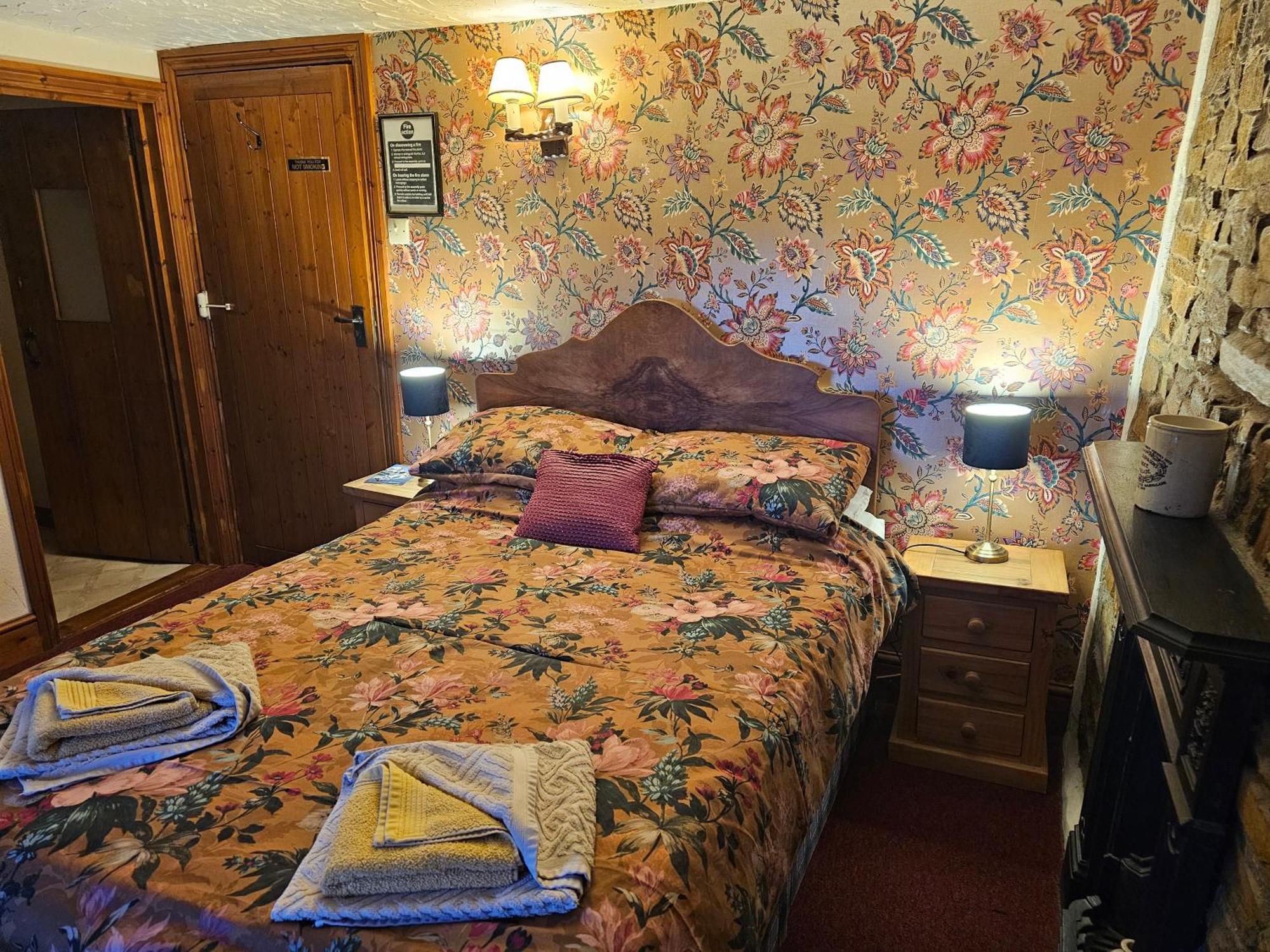 克劳夫利 韦斯特县旅馆酒店 外观 照片